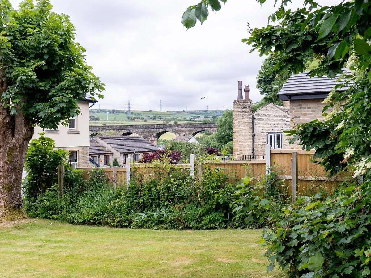 Mischa Cottage Bradford  Bradford (West Yorkshire)
